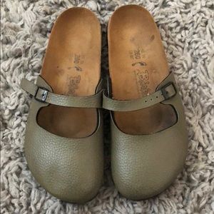 Birkis size 9 olive green